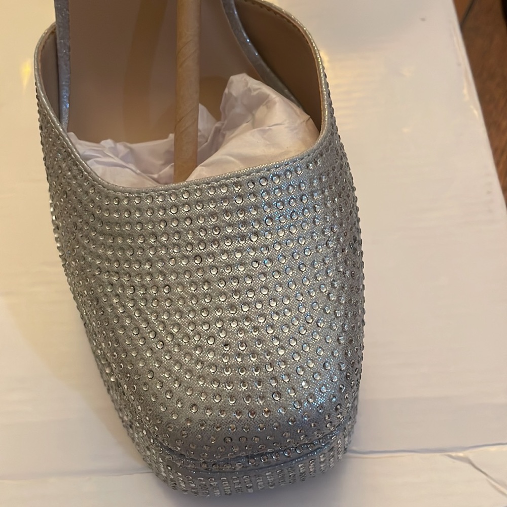 Holiday Party Perfect New In Box Silver- Rhinestone Heels 10 - Picture 6 of 10